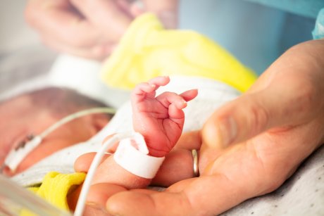 „M-au trimis acasă, mi-au spus că nu mai pot face nimic pentru copiii mei și a doua zi au murit”. Povestea cutremurătoare a unei mame care și-a pierdut gemenii