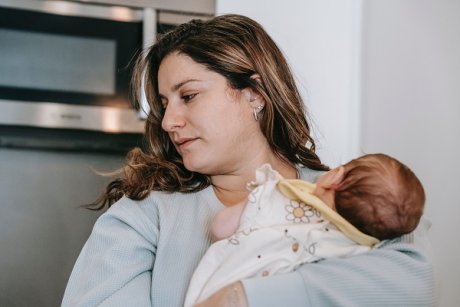 Am simțit mai profund depresia postpartum când am născut un copil decât la sarcina gemelară