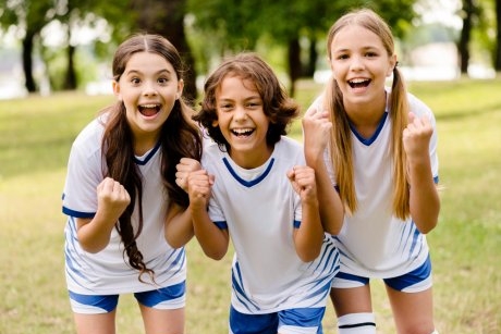 Cum ajuți copilul să-și dezvolte spiritul de echipă