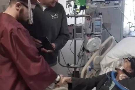 Un băiat care și-a îngrijit mama grav bolnavă de la 12 ani a reușit să-i îndeplinească ultima dorință