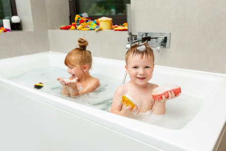 Sfaturi utile pentru ora de baie a micuțului de la o mamă de 7 copii