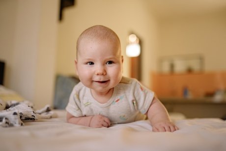 Trucuri utile pentru mămici: cum să reutilizezi inteligent body-urile bebelușului
