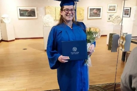 O mămică și-a primit diploma de absolvire a facultății în timp ce era în travaliu: „Sper să fiu o inspirație pentru fiica mea”