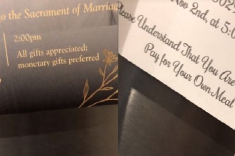 „Ne plac cadourile, dar preferăm banii și sunteți obligați să vă plătiți mesele”: Așa sună invitația la nuntă a unui cuplu