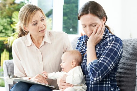 5 lucruri pe care o mamă le-a învățat de la terapeut, care au ajutat-o să depășească depresia postnatală
