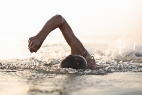 Un copil de 14 ani din Republica Moldova a trecut Prutul înot pentru a ajunge la părinți în Italia