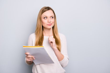 Job unic în lume: femeia care e plătită ca să dea nume bebelușilor!