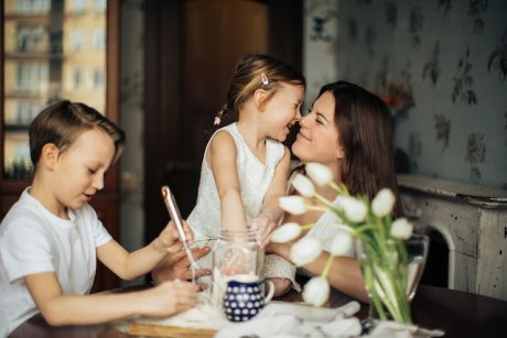 Da, parentingul poate scoate ce-i mai rău din tine, dar asta nu înseamnă că nu-ți mai iubești copilul