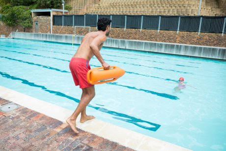 Un băiețel de 5 ani a murit în Antalya după ce s-a înecat în piscină, la hotelul unde era cazat cu familia