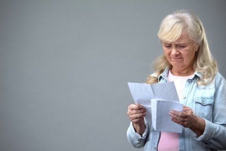 O bunică a fost dată în judecată de nepoții săi, pe motivul că îi abuzează psihic