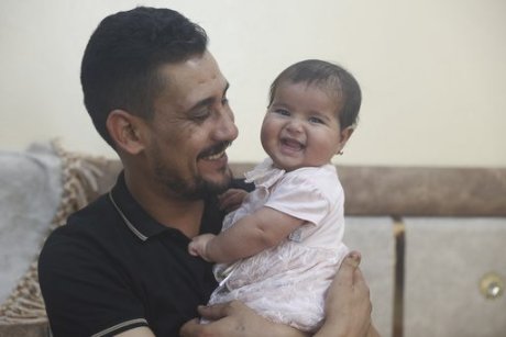 Povestea bebelușului care a supraviețuit în ruinele din timpul cutremurelor din Siria, atașat de cordonul ombilical al mamei