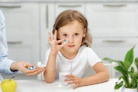 Antibioterapia la copii. Impactul antibioticelor asupra microbiotei intestinale și cum putem sa îi protejăm pe copii