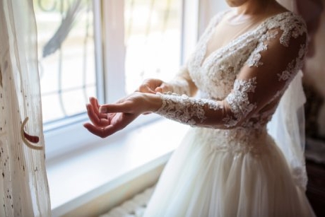Un bărbat este de părere că logodnica lui nu ar trebui să poarte rochie albă la nuntă pentru că nu mai este "pură"