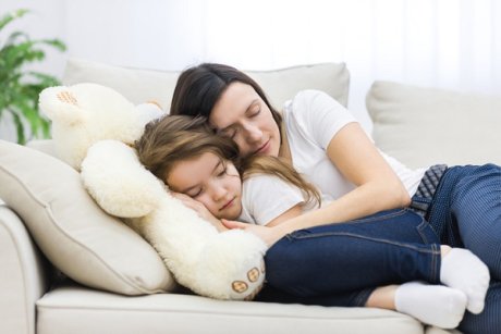 Studiu: somnul de prânz în sesiuni scurte te face un părinte mai bun