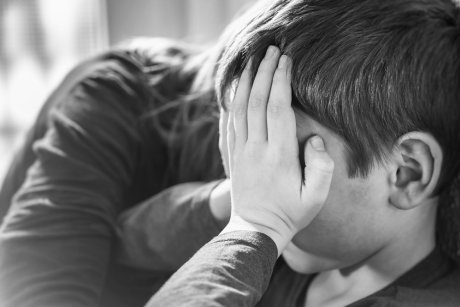 Un copil de 8 ani a câștigat lupta cu statul român. A fost inclus în Programul de Boli Rare după ani întregi de suferință