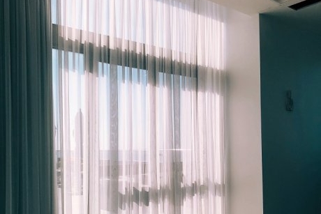 Perdele și draperii: secretele designului interior pentru o casă plină de lumină