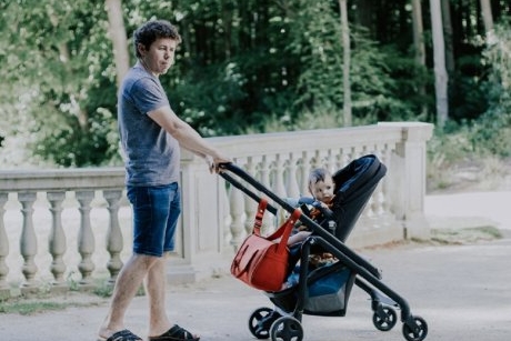 Concediu parental se dublează! Ce alte beneficii vor primi tăticii care stau acasă cu copilul