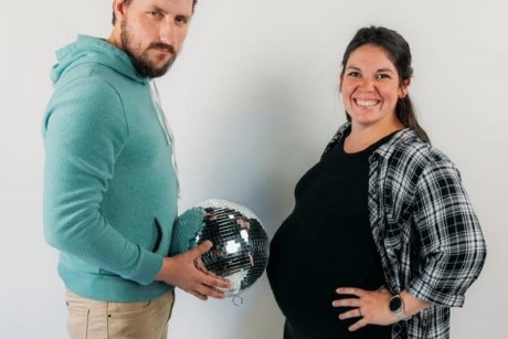 Caz extrem de rar în lume! O femeie cu uter dublu a rămas însărcinată și poartă câte un bebeluș în fiecare uter