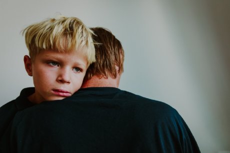 Mi-am agresat fiul cu autism și acum regret enorm...