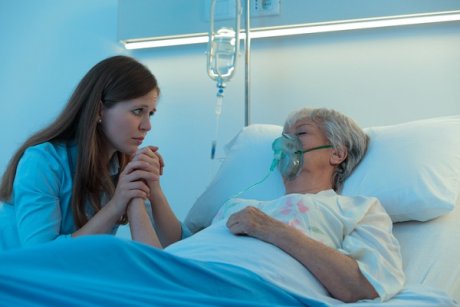 Mama mi-a spus un secret pe patul de moarte care mi-a dat viața peste cap