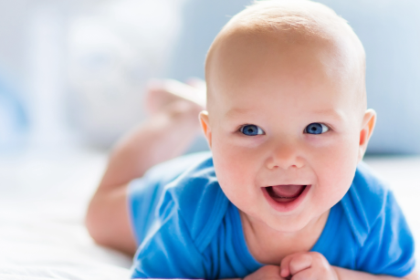 Pampers continuă să fie alături de bebelușii născuți prematur prin donația de scutece special concepute pentru aceștia