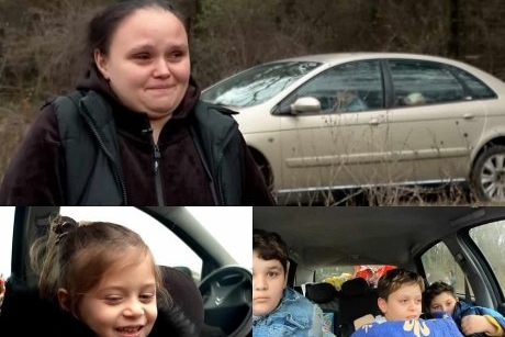 Povestea celor 9 copii premianți care trăiesc cu părinții lor într-o mașină. Dorm îmbrăcați și își fac temele pe bordul mașinii
