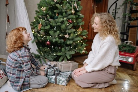 Decizia unei mame a câștigat pe deplin încrederea propriului copil: "Fiul meu m-a întrebat dacă eu am fost Moș Crăciun. Da, i-am spus adevărul"