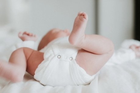 Hemoroizii la bebeluși. Cum îi recunoaștem, de ce apar și cum pot fi tratați?