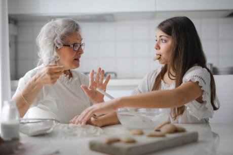 Te simți ca o străină în familia soțului tău? Iată cum te poți integra și colabora cu socrii