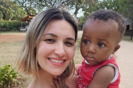 Ela Crăciun a adoptat cel de-al treilea copil din Africa