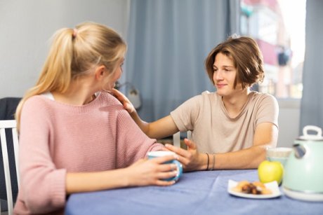 Cum să te asiguri că al tău copil adolescent devine o persoană bună