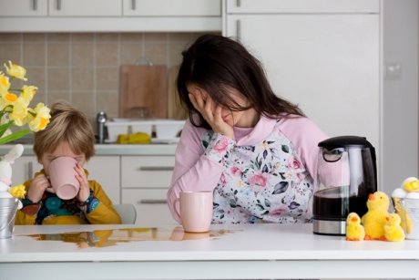 Dilema unei mame: „Suntem oare atât de obosite precum pretindem?”