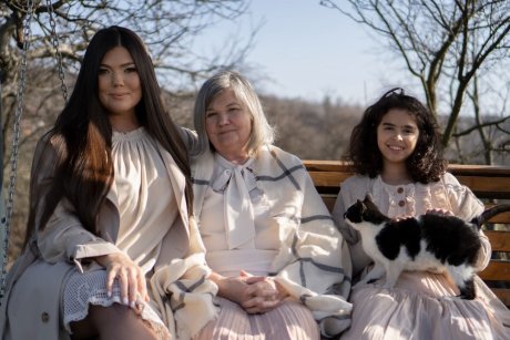 Paula Seling a lansat un nou videoclip, alături de mama și fiica ei. „O piesă dedicată tuturor mamelor de pe Pământ."
