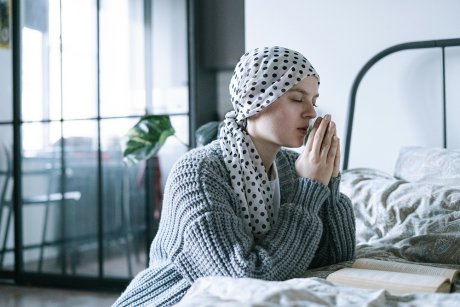 Am decis să fiu mamă singură la 36 de ani și am făcut 3 copii. Acum am cancer și nu știu ce se va alege de viața copiilor mei când nu o să mai fiu