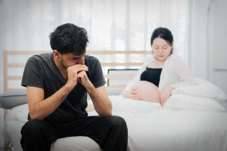„Soțul meu refuză să mai avem relații intime de când am rămas însărcinată. Mi-a spus că nu îi mai place corpul meu”