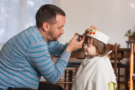 I-am tuns părul fiicei mele pentru că nu m-a ascultat. Am vrut să o învăț o lecție