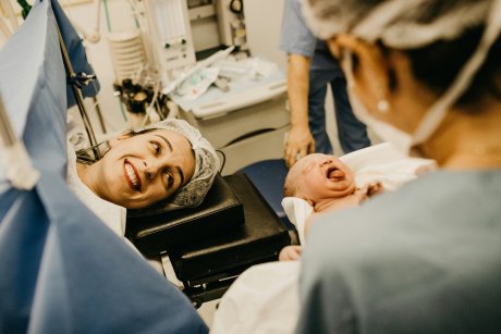 Cifre alarmante! Peste 70% dintre femeile din România nasc prin cezariană, deși Organizația Mondială a Sănătății recomandă doar 15%