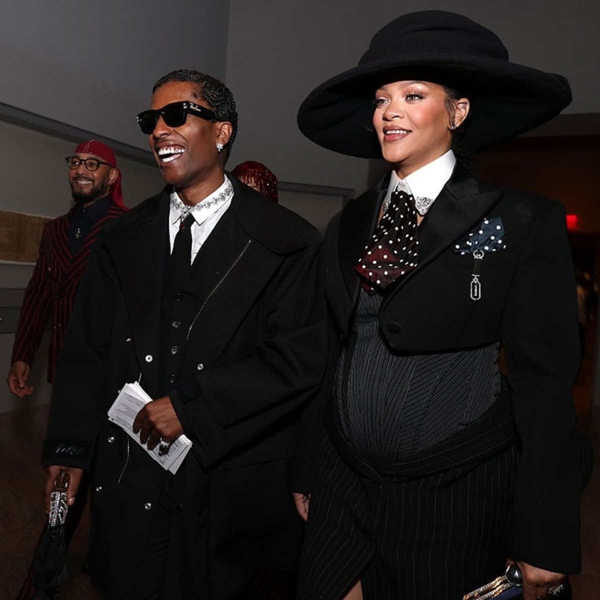 Rihanna este din nou însărcinată, la 37 de ani. Și-a etalat burtica de gravidă pe covorul roșu de la Met Gala