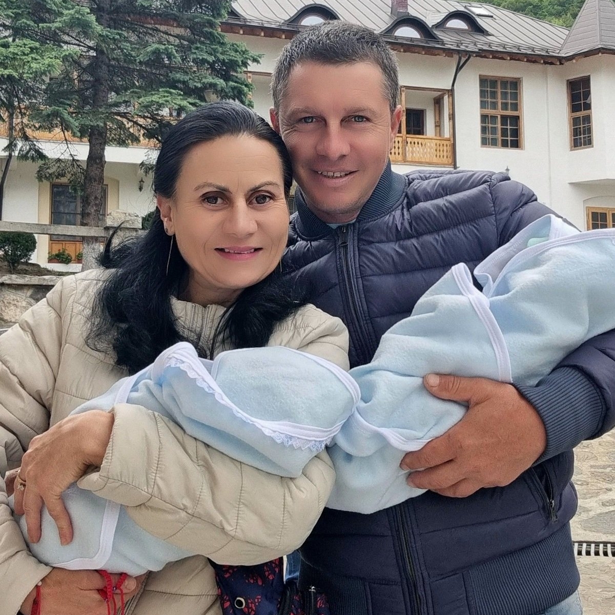 Luminiței i s-a spus că nu va avea niciodată copii. A devenit mamă de gemeni la 44 de ani deși are 2 utere