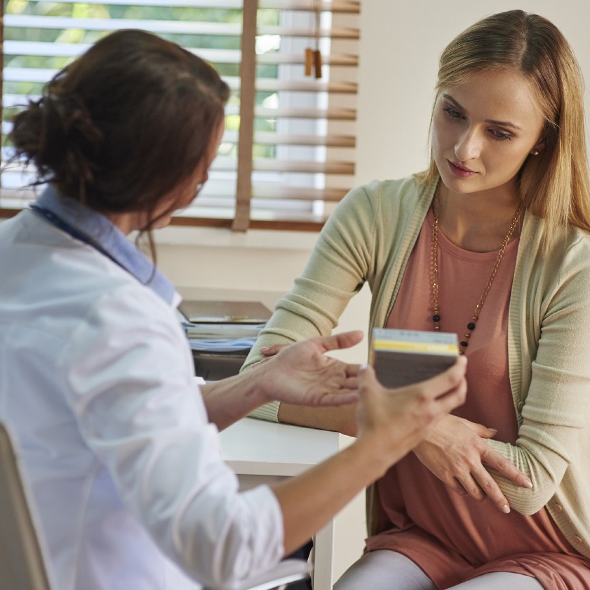 Inhibitor selectiv al recaptării de serotonină: ce este și cum acționează