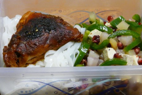 Salata de iarna cu taietei de orez si carne