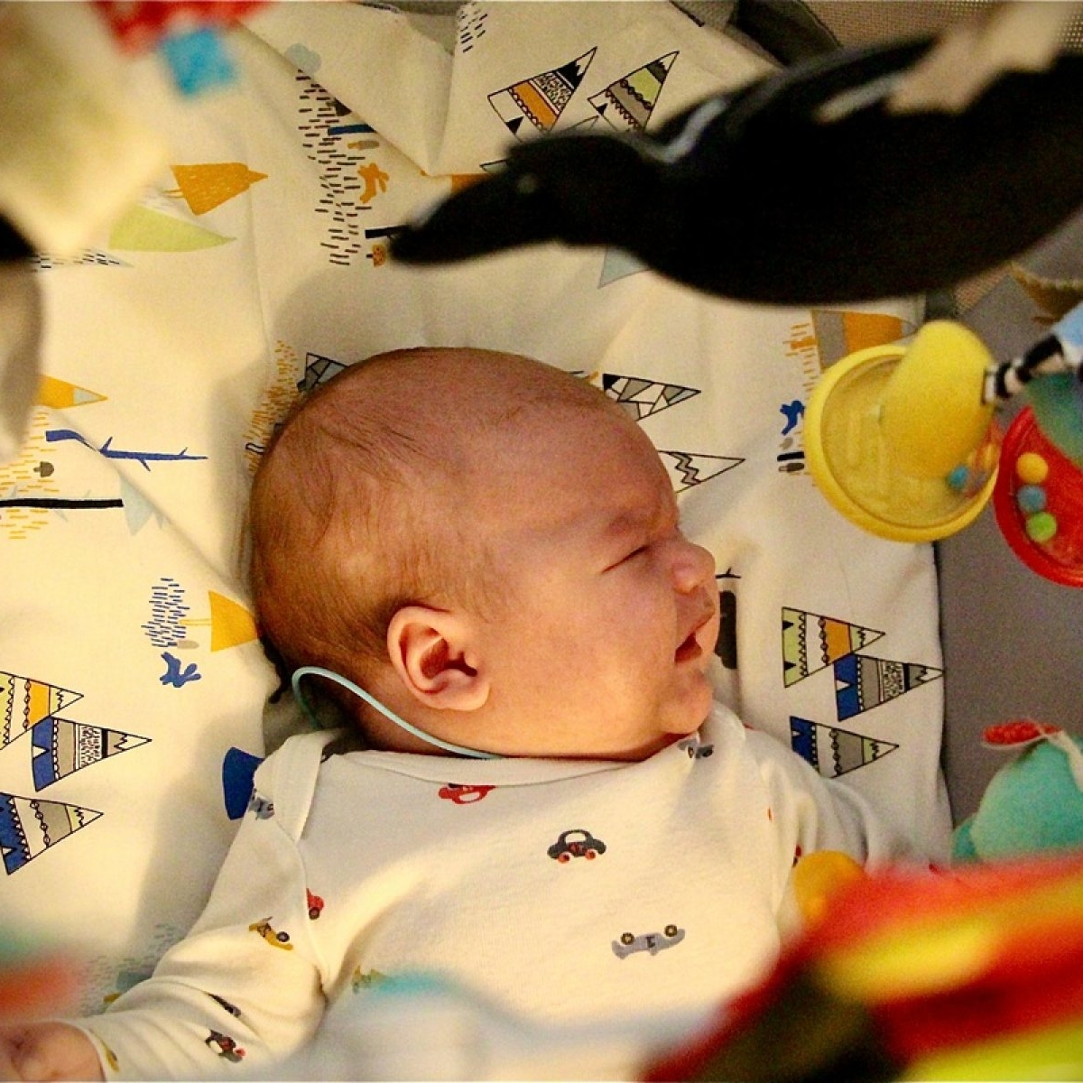 De ce se trezesc bebelușii atât de des noaptea în primul an de viață