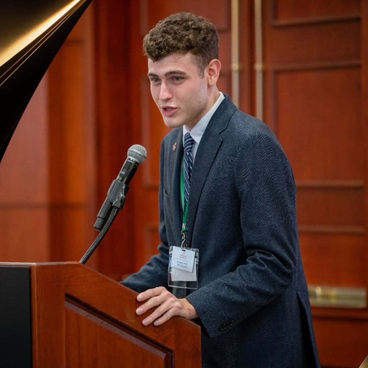 Alexandru Drăghia, un elev român din Caracal ajuns student la Harvard, este negociator la ONU