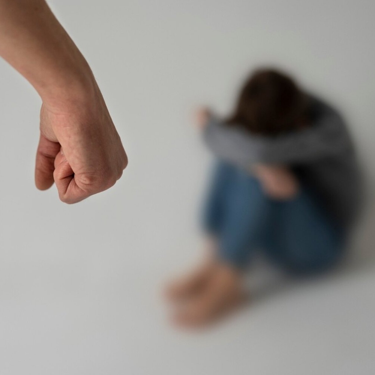 Studiu alarmant: copiii bătuți de părinți au șanse mai mari să aibă note mici la școală și să ajungă victimele bulliyng-ului
