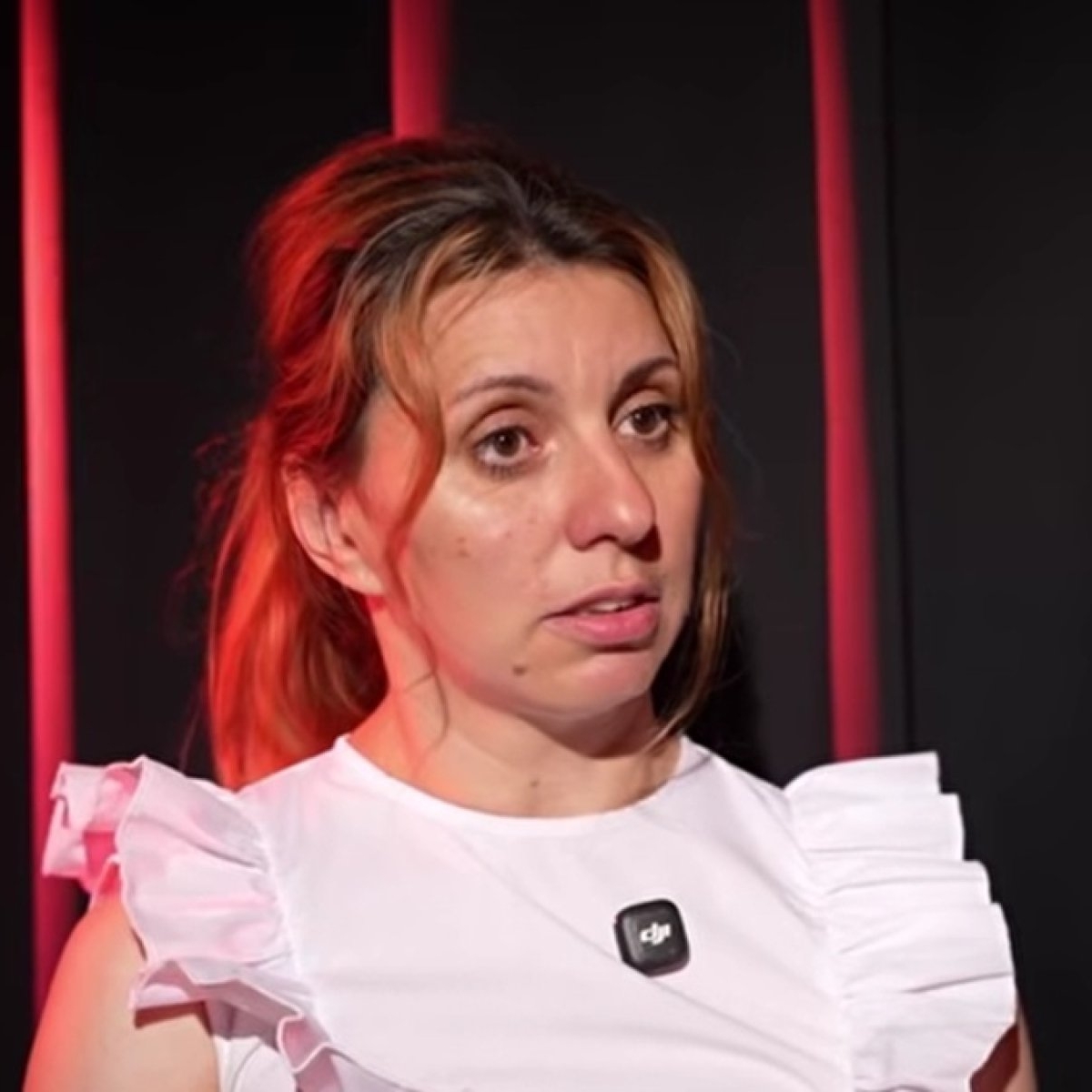 Durere de mamă! „Soțul și-a adus amanta la botezul fetiței. Mi-au luat copilul ilegal și l-au dat unor baptiști”