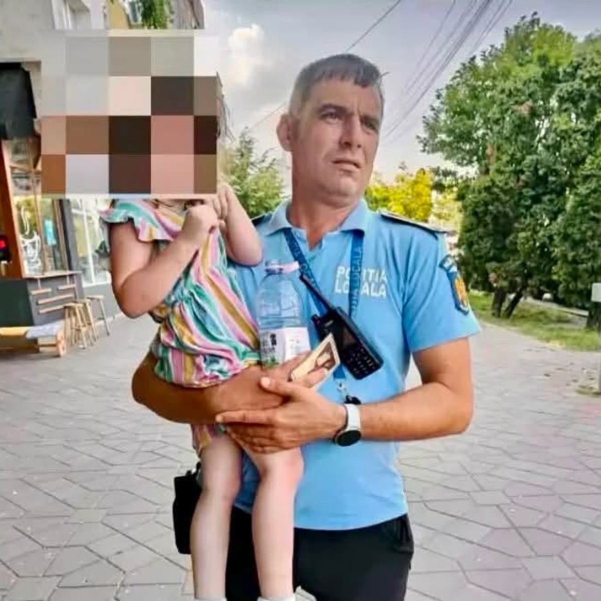 O fetiță de 4 ani din Iași a fost lăsată singură în mașină în plin cod roșu de caniculă