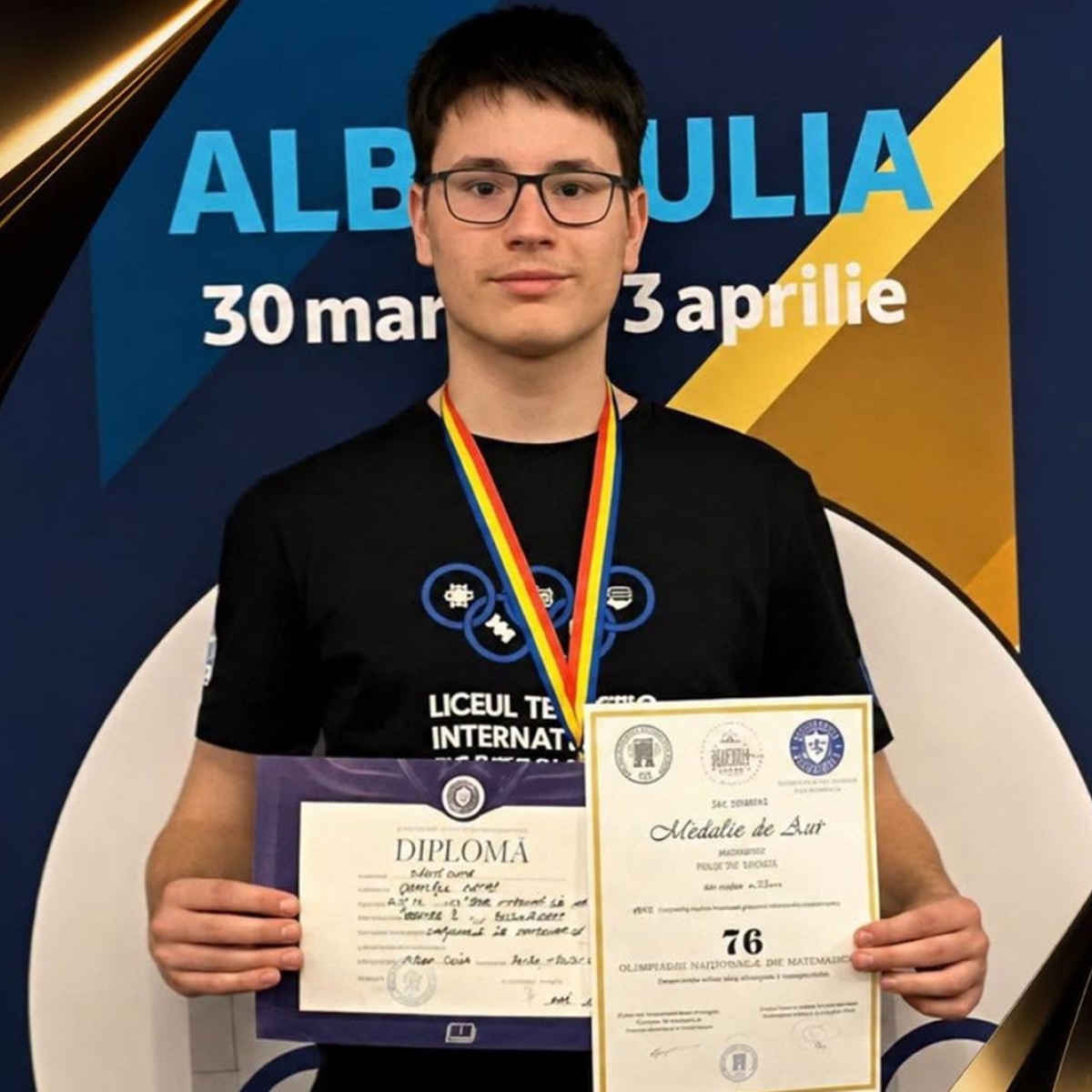 Mândria României! Matei, un elev de 18 ani din București este olimpic la matematică, informatică și inteligență artificială
