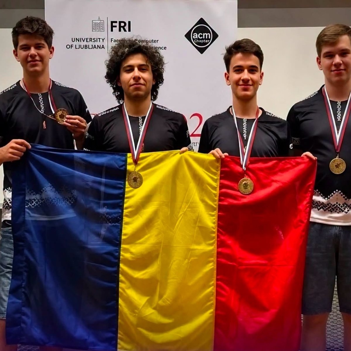 Patru elevi români au făcut istorie în Slovenia. Au adus acasă 3 medalii de aur și 1 de argint la Olimpiada de Informatică din Europa
