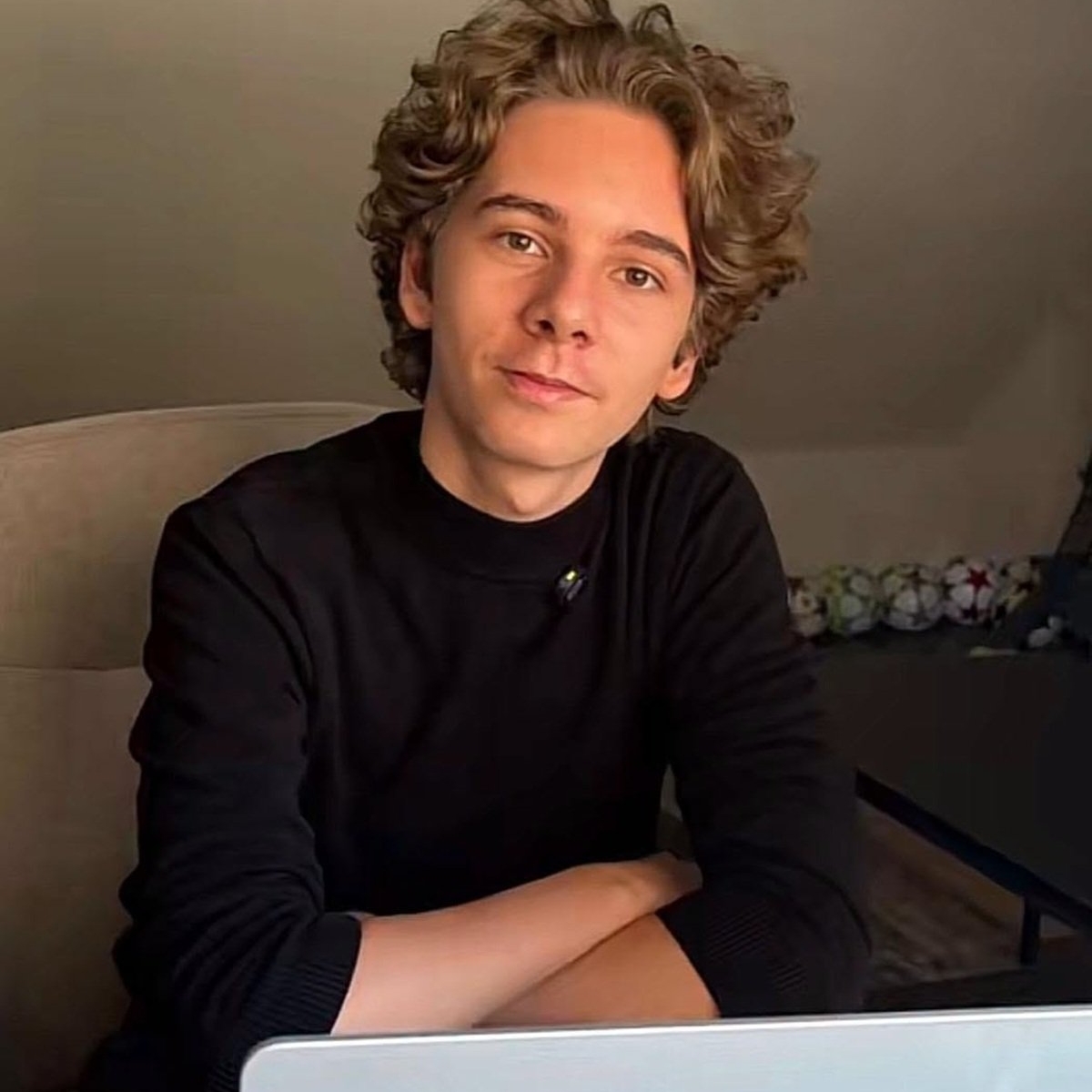 Luca, un elev de 15 ani din Brașov a creat singura aplicație din Europa care combină servicii precum transport, livrări și reparații