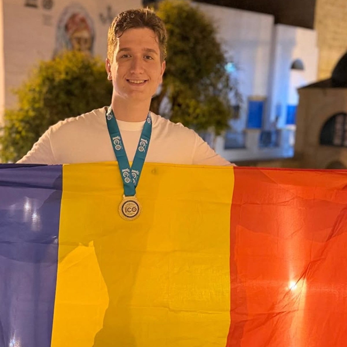 Răzvan Iacob, un elev de 17 ani din București a adus acasă medalia de aur la Olimpiada Internațională de Securitate Cibernetică din Europa